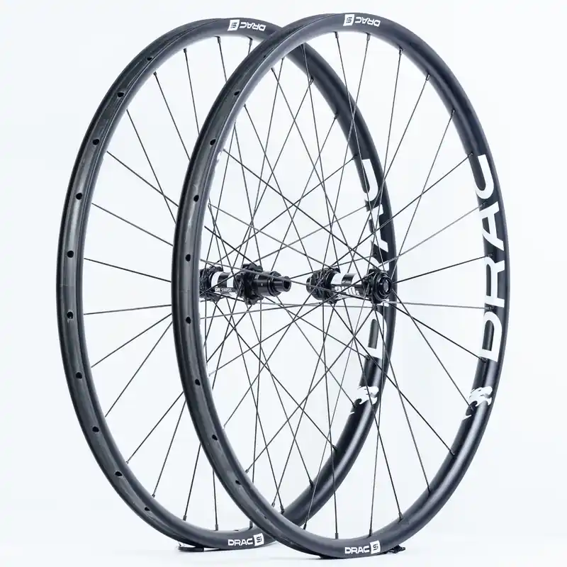 CARBON kerekek MTB DRAC 29, kerékagyak DT240 Boost, szín fehér, clincher Szezonális akció